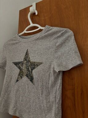 GRAPHIC TOP